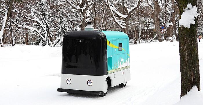 雪道を配送する自動配送ロボット
